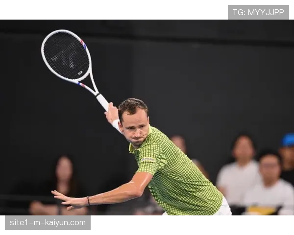 布里斯班站梅德韦杰夫战术解析 底线相持与防守反击显威力