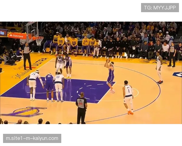 里夫斯25.4分6助攻 无詹时段维持湖人攻势