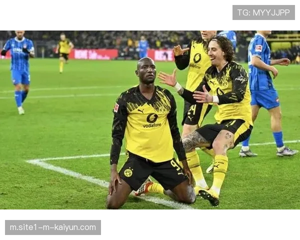 吉拉西与拜尔无缝衔接 多特新锋线组合渐入佳境